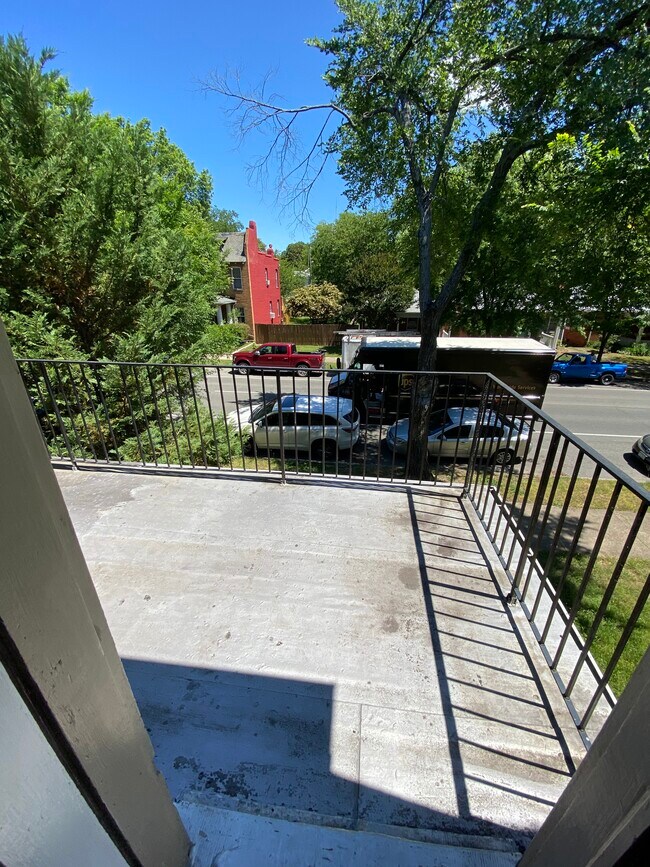 Foto del edificio - 3141 Ellwood Ave