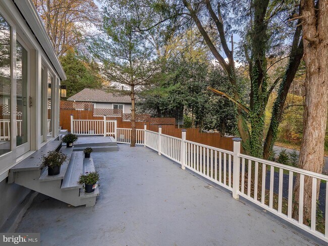 Building Photo - 4201 Garrett Park Rd