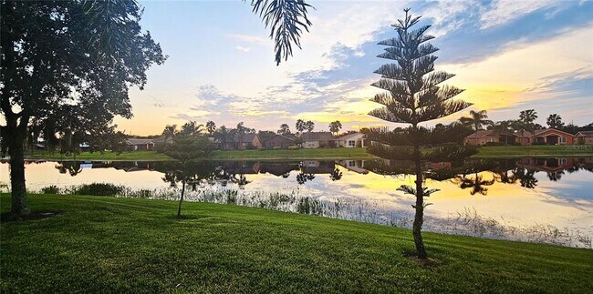 Foto del edificio - 585 Grand Canal Dr