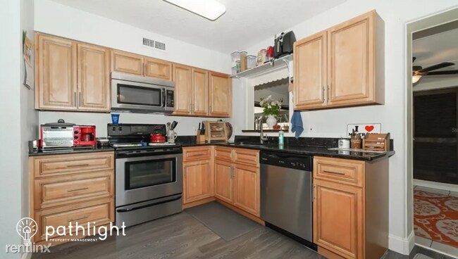 Building Photo - 3 br, 1 bath House - 2714 21st St W UNIT