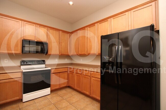 Building Photo - 2039 W Olive Way