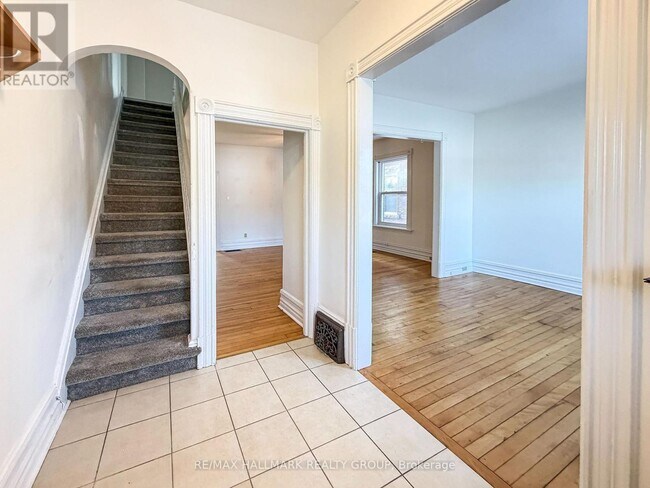 Photo du bâtiment - 622 Gladstone Ave