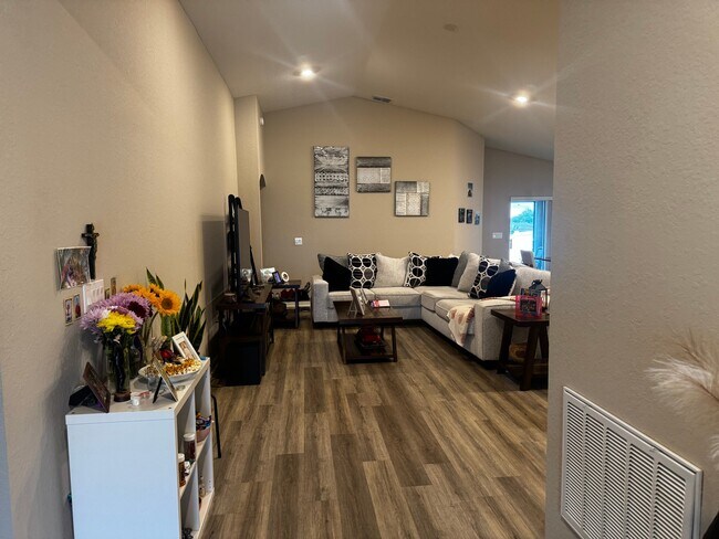 Foto del edificio - 1391 Mountain Flower Ln