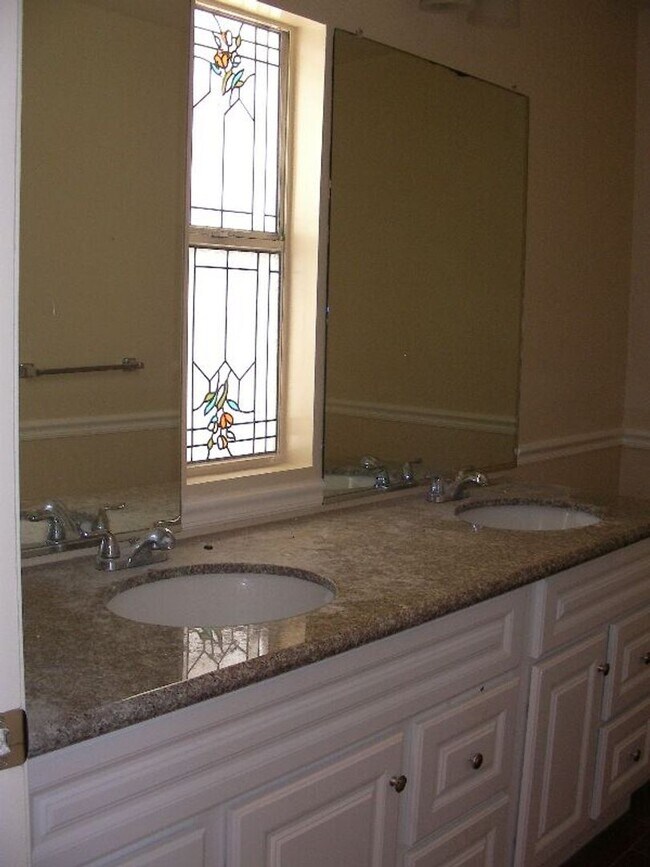 Building Photo - Irvine Home with Large Yard!