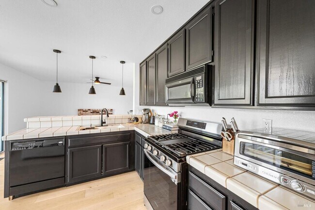 Foto del edificio - 2115 Oat Hill Ct