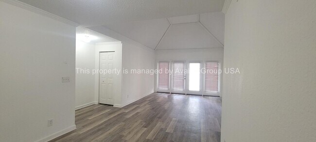 Foto del edificio - 3875 Mission Dr