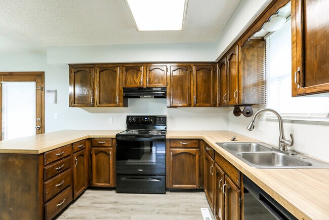 Foto del edificio - Beautiful 3 Bedroom Home in Blue Springs, MO