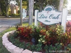 Building Photo - 9431 Live Oak Pl