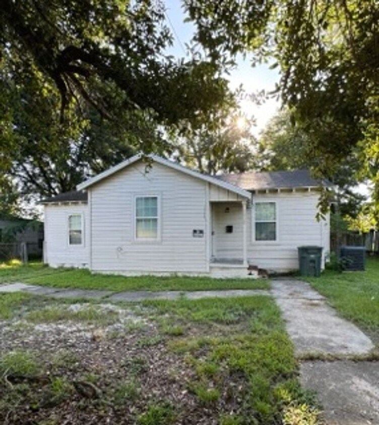 Primary Photo - 4820 Abilene St