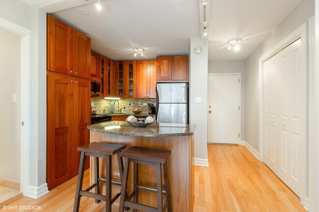 Foto del edificio - 2930 N Sheridan Rd