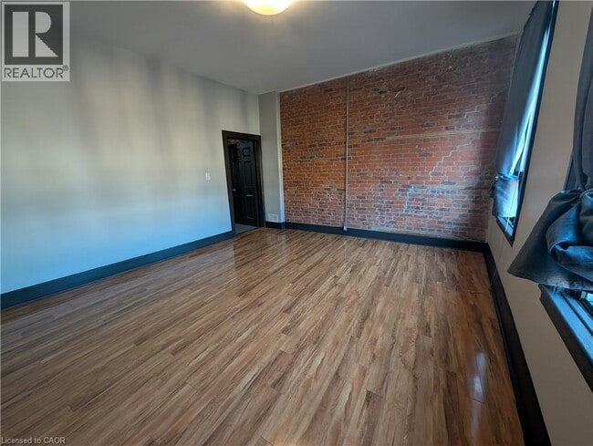 Building Photo - 473 King St W