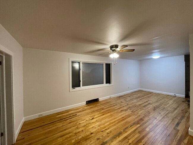 Living room - 217 E Franklin St