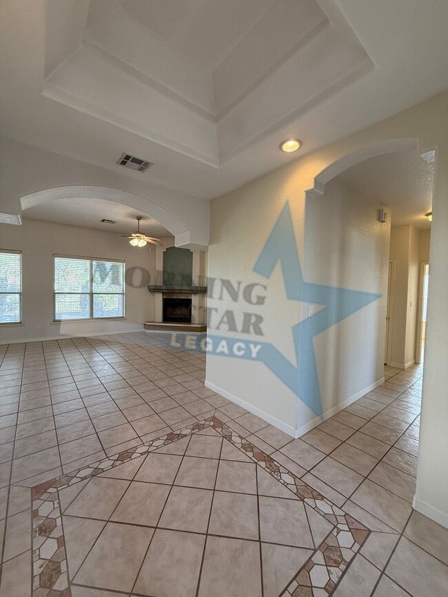 Foto del edificio - Spacious 3-Bedroom Home Off Roadrunner!