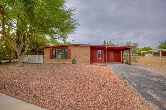 Foto del edificio - Nice Eastside 3 Bedroom 2 bath Brick Home