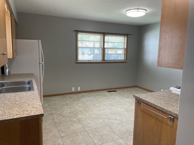 Foto del edificio - 551 Spring Creek Dr