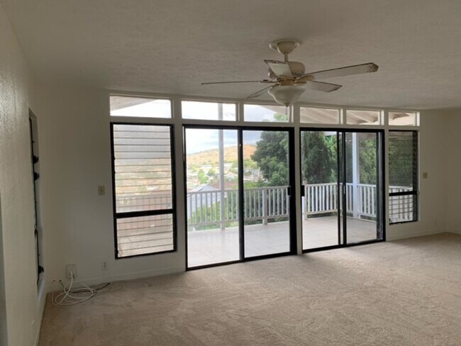 Building Photo - H350ach