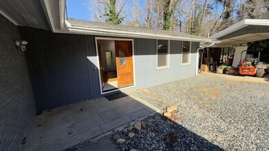 Building Photo - 3400 Spalding Dr