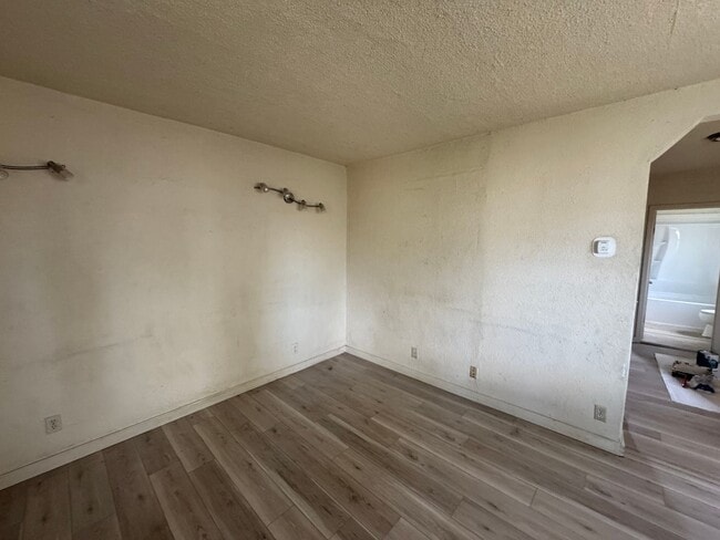 Building Photo - 2 Bedroom Unit in The Dalles For Rent