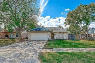 Building Photo - 16938 Enchanted Cir E