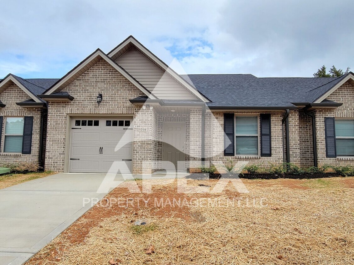 Primary Photo - 2Bd/2 Ba Single Level Condo w/1-Car Garage...