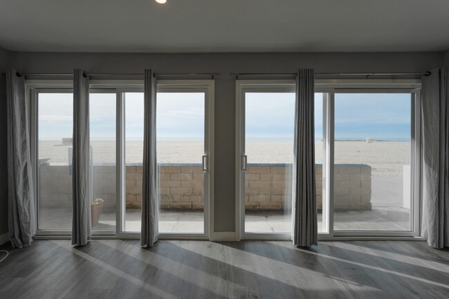 Building Photo - 3010 W Oceanfront