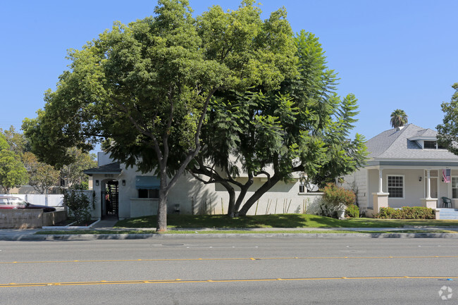 Building Photo - 615 W Broadway