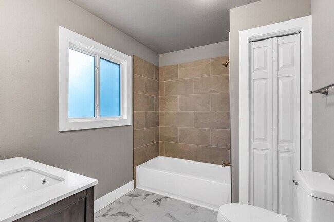 Foto del edificio - 2072 Oriole Rd