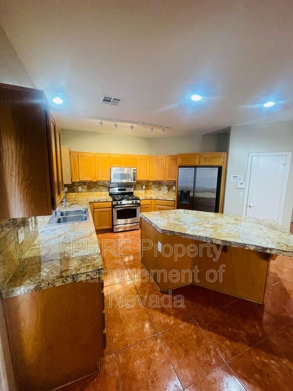 728 Heritage Cliff Ave, North Las Vegas, NV 89032 House Rental in