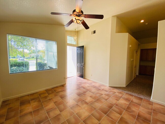 Foto del edificio - Lake Community