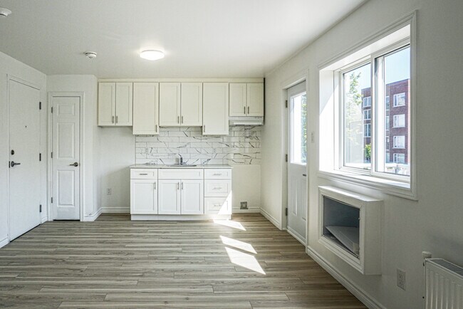 Building Photo - 630 Cummings Ave