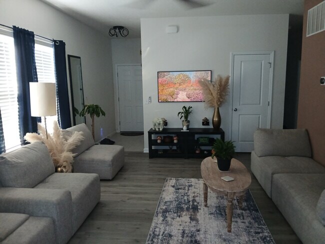 Foto del edificio - 2317 Litchfield Lp