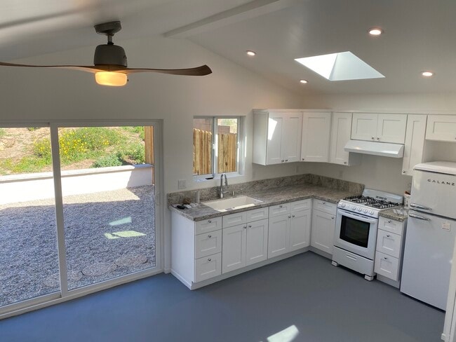 Building Photo - 1292 Calle Yucca