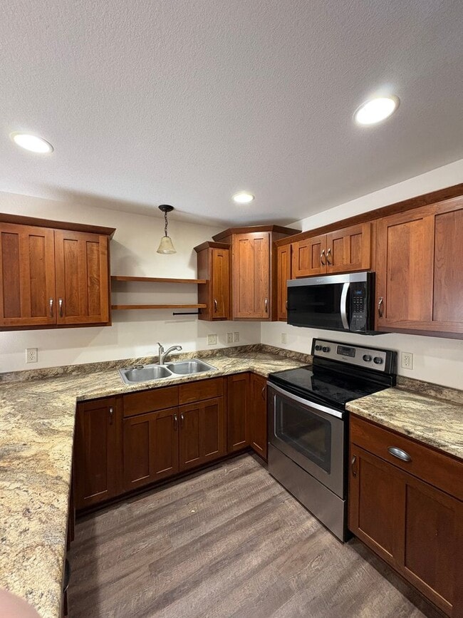 Building Photo - 588 Blue Karner Dr