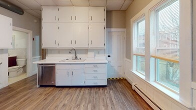 Building Photo - 36 Dodge St