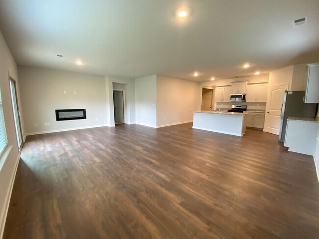 Foto del edificio - 4 bedroom 2 bath in Somerville built in 2023