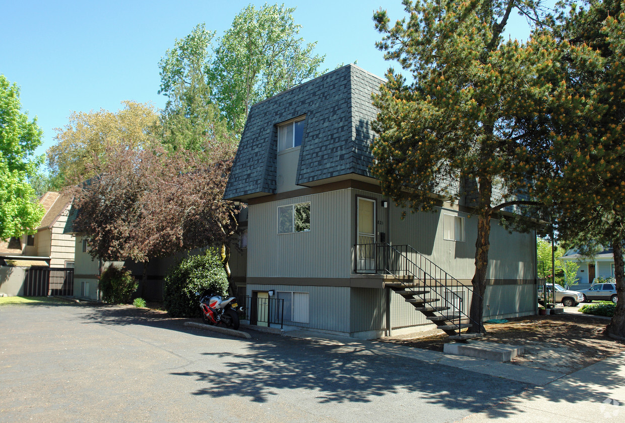 Building Photo - Lennon Apartments