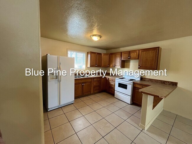 Foto del edificio - 1090 S Broadway St