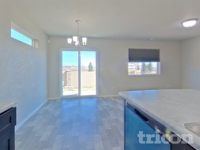 Foto del edificio - 705 Grissom Dr.