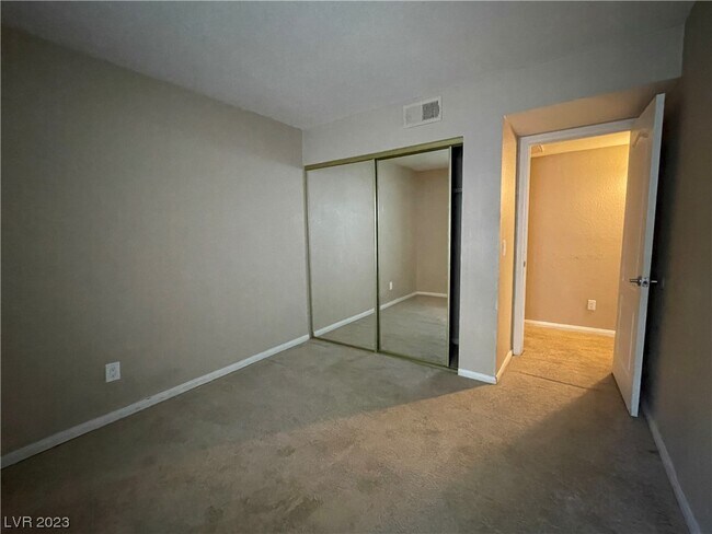 Foto del edificio - 9325 W Desert Inn Rd