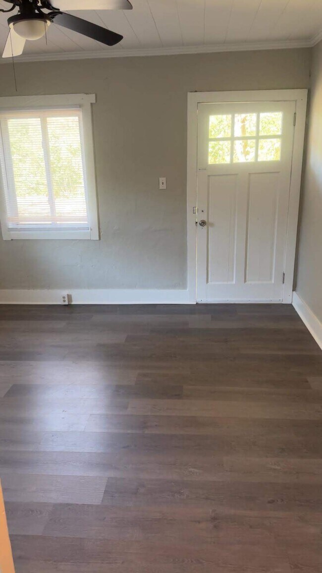 Building Photo - 807 Rountree Ave SE