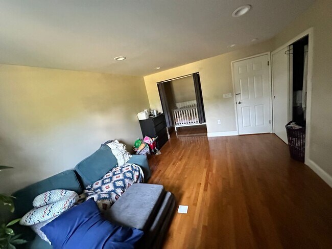 Building Photo - 108 Oakwood Ave