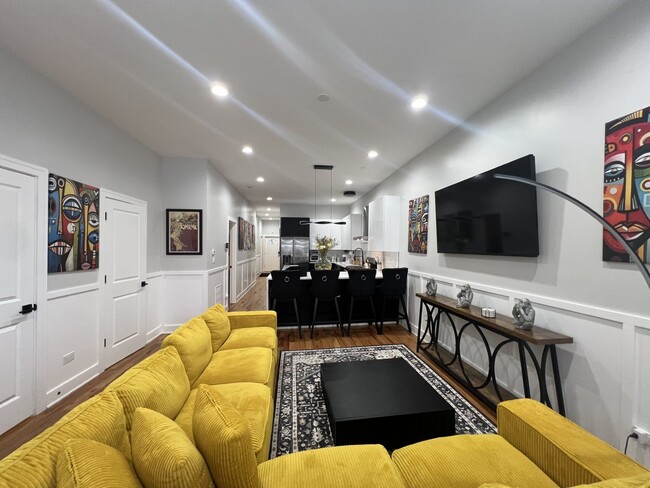 Foto del edificio - 6613 S Langley Ave