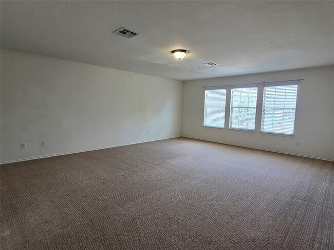 Building Photo - 2021 Rim Rock Dr