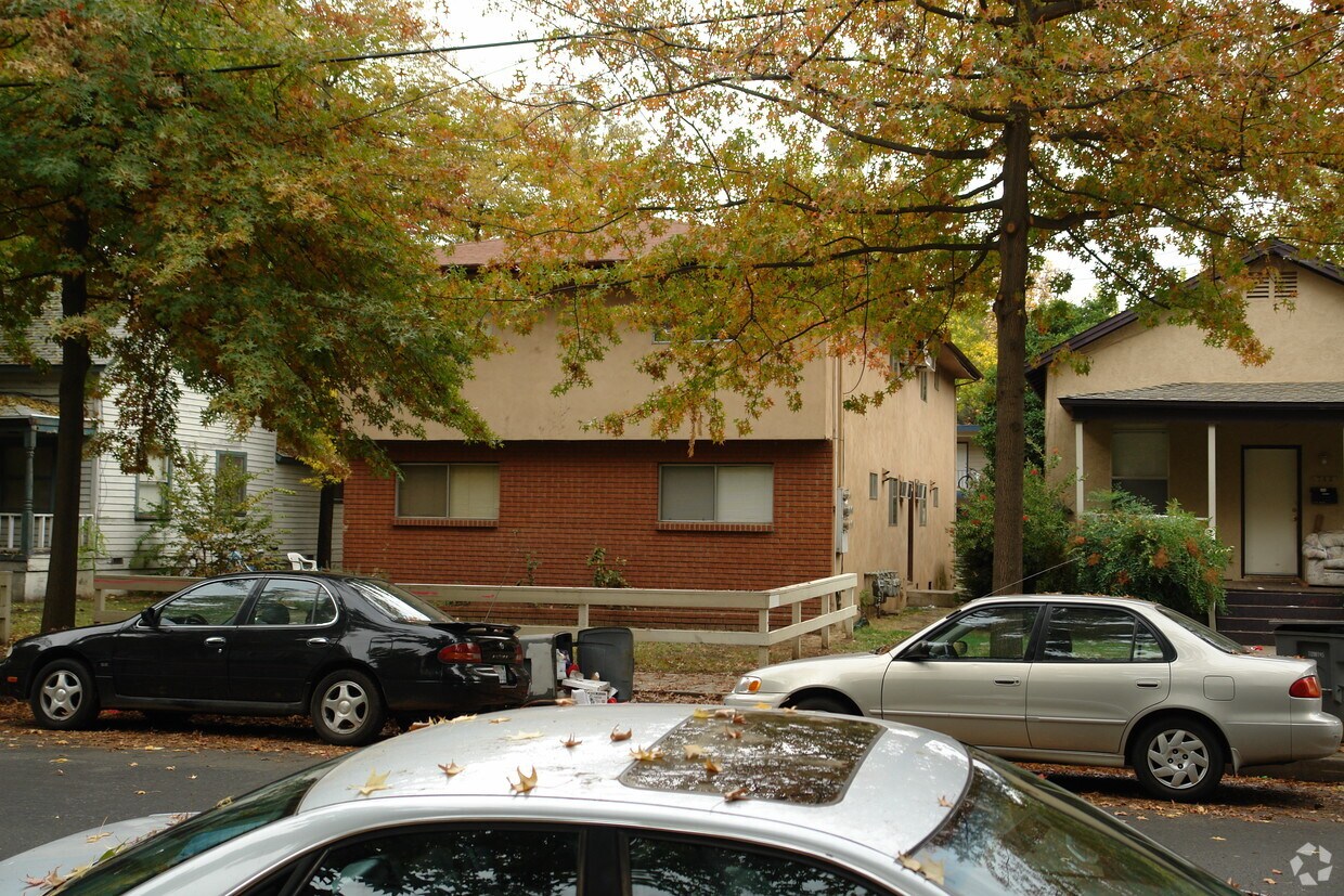 Primary Photo - 735 W 6th St