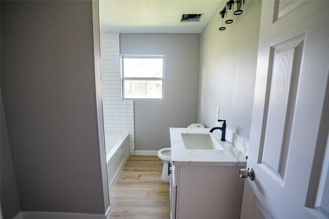 Foto del edificio - 3118 Memel St