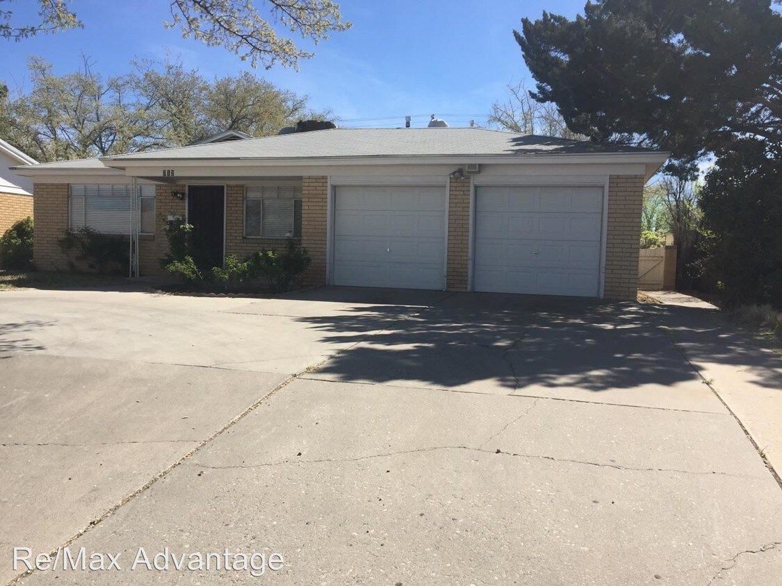 Primary Photo - 712 San Pedro Dr SE
