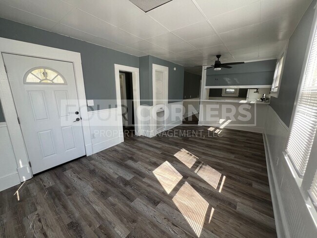 Foto del edificio - Maple Ave Duplex Apartments
