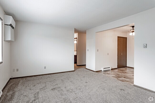 1BR, 1BA Den - 800SF - Sala de estar - Clover Hill Apartments