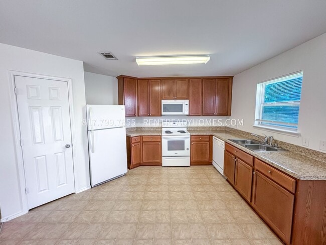 Building Photo - 605 Stirrup Bar Dr