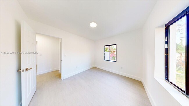 Foto del edificio - 355 NE 111th St